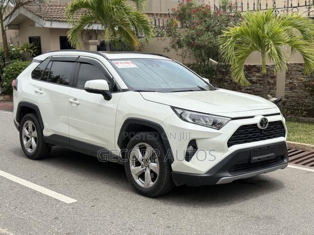 Toyota RAV4 Limited AWD 2020 White