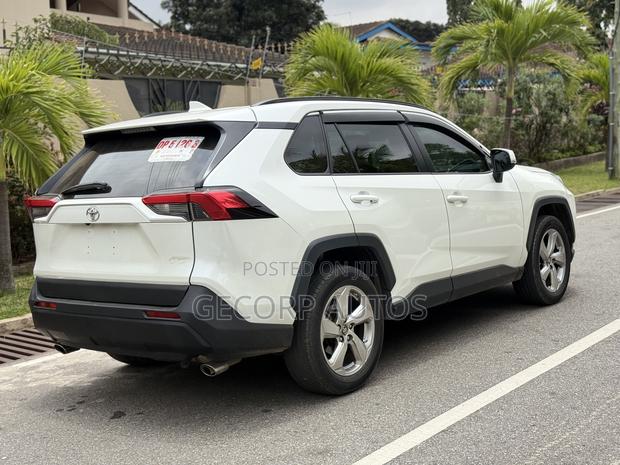 Toyota RAV4 Limited AWD 2020 White