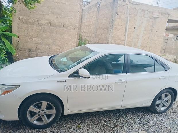 Toyota Camry XLE 4dr Sedan (2.5L 4cyl 6A) 2016 White