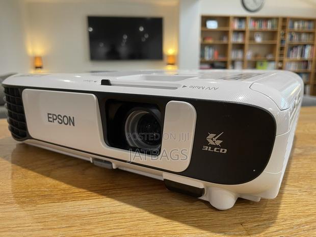 Epson Powerful Projector From Uk With Warranty (Free Delivery) photo 2