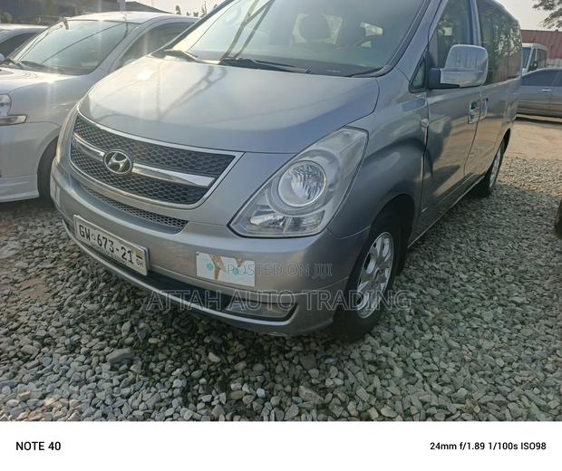 Hyundai H1 2000 Silver photo 4