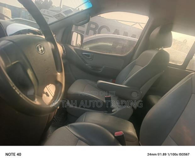 Hyundai H1 2000 Silver photo 6