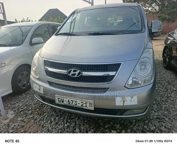 Hyundai H1 2000 Silver