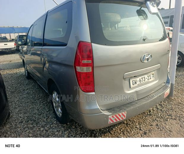Hyundai H1 2000 Silver photo 7