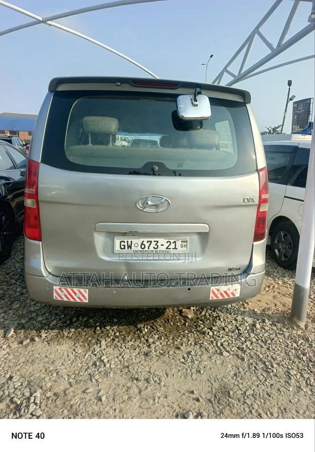 Hyundai H1 2000 Silver photo 8