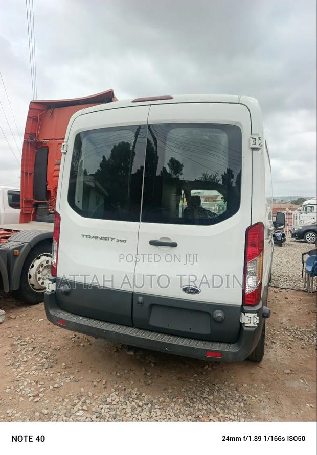 Ford Transit 2013 White photo 3