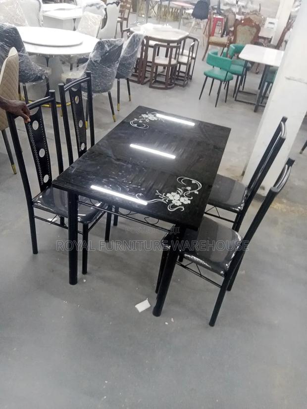 Simple 4 Seater Dining Table · Photo 3