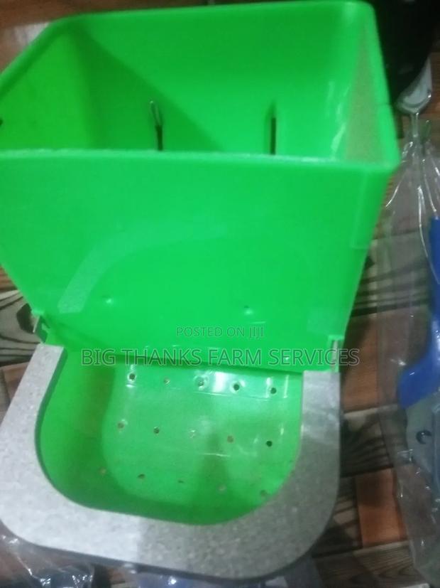 Plastic J Feeders · Photo 2