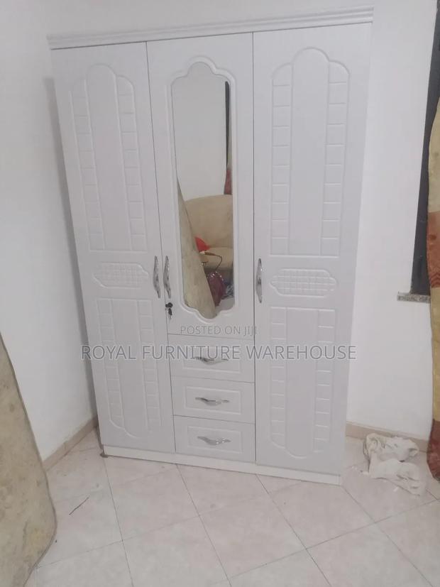 Foreign Wood Fixed Wardrobe · Photo 3