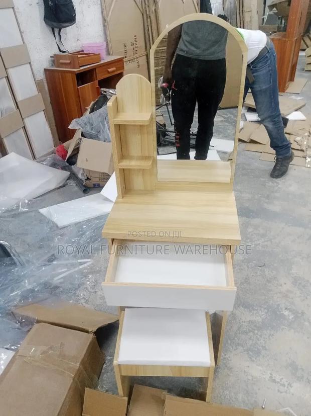 Cute and Small Dress Table · Photo 4