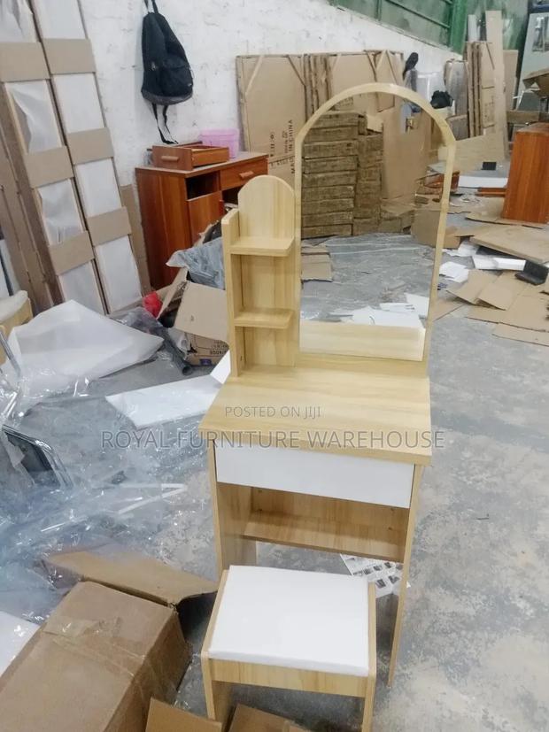 Cute and Small Dress Table · Photo 3