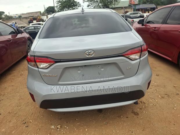 Toyota Corolla LE 2021 Silver