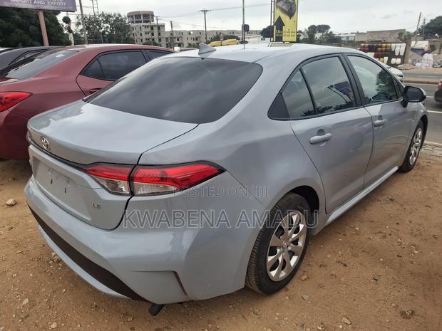Toyota Corolla LE 2021 Silver