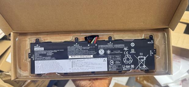 Original Lenovo Thinkpad Battery For P72/P73 - L17c6p52 · Photo 3