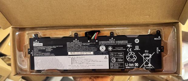 Original Lenovo Thinkpad Battery For P72/P73 - L17c6p52 · Photo 4