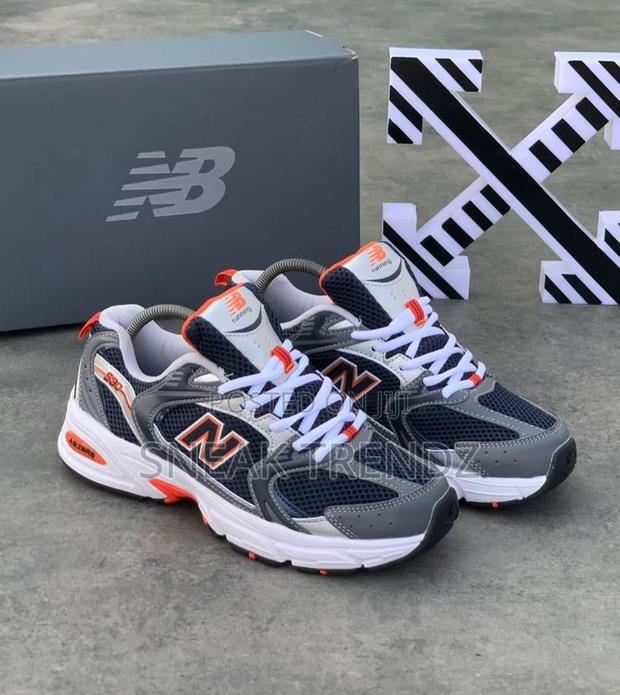 New Balance 530 Black Orange and Black · Photo 3