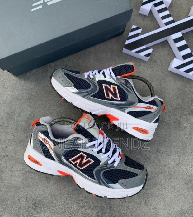 New Balance 530 Black Orange and Black · Photo 4