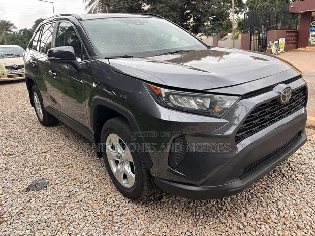 Toyota RAV4 Limited 2022 Gray photo 6