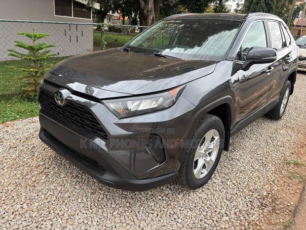 Toyota RAV4 Limited 2022 Gray photo 4