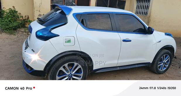 Nissan Juke 2015 White photo 10