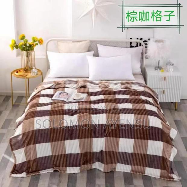Quality Luxurious 3 Pieces Blanket Set Available in Different Colours · Photo 3