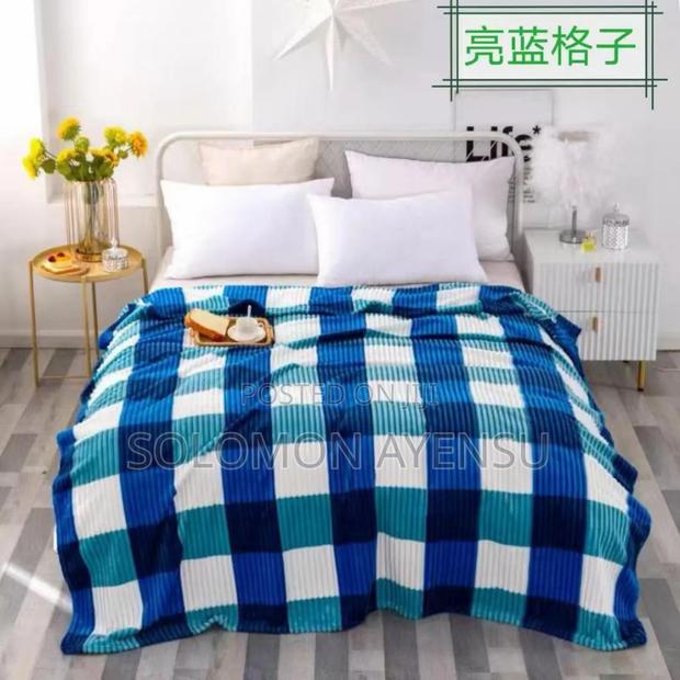 Quality Luxurious 3 Pieces Blanket Set Available in Different Colours · Photo 4