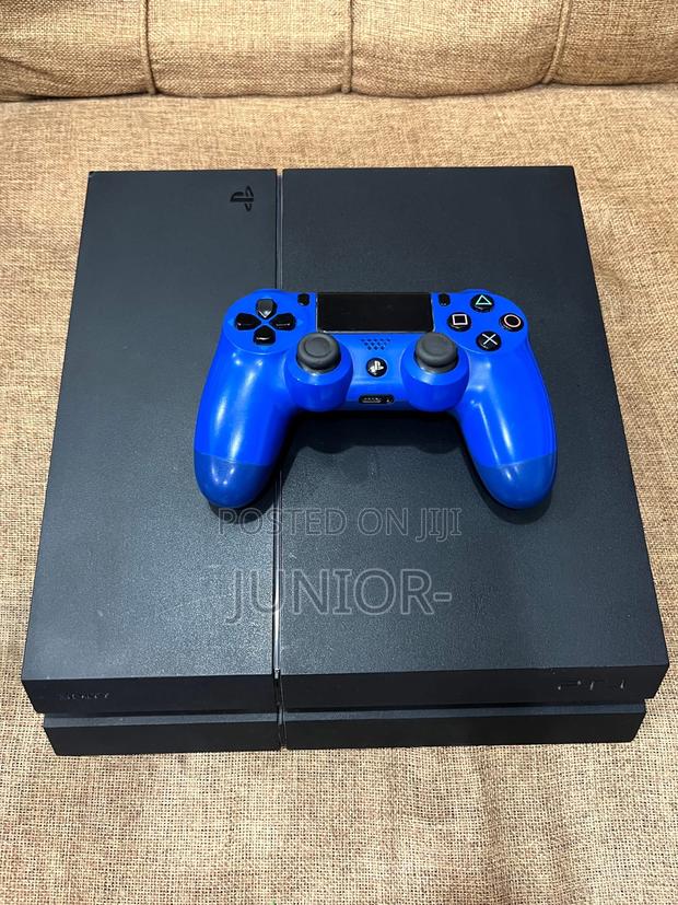 Ps4 Installed With Current Games FC27 and 10 More Games · Photo 2