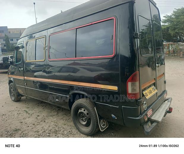 Mercedes-Benz Sprinter 2000 Black photo 2
