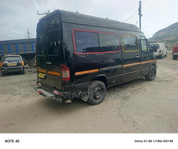 Mercedes-Benz Sprinter 2000 Black photo 3