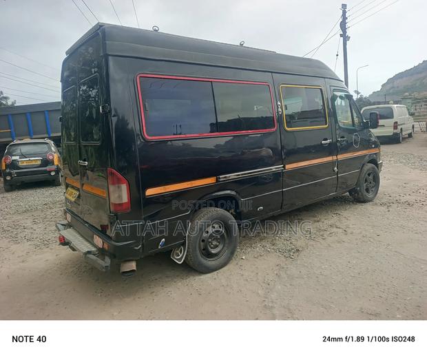 Mercedes-Benz Sprinter 2000 Black photo 4