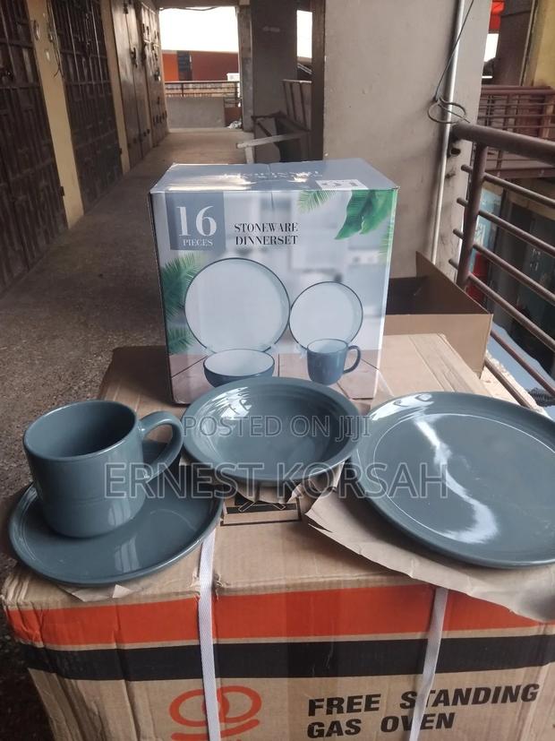 16 PCS Stoneware Dinner Set · Photo 2