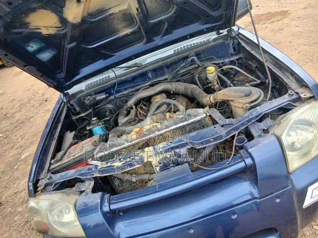 Nissan Frontier SC V6 Crew Cab 2004 Blue photo 3