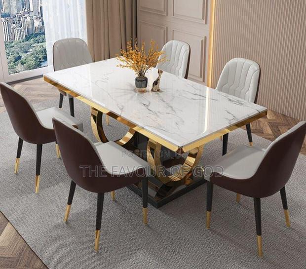 An Eye Catching Dining Set · Photo 2