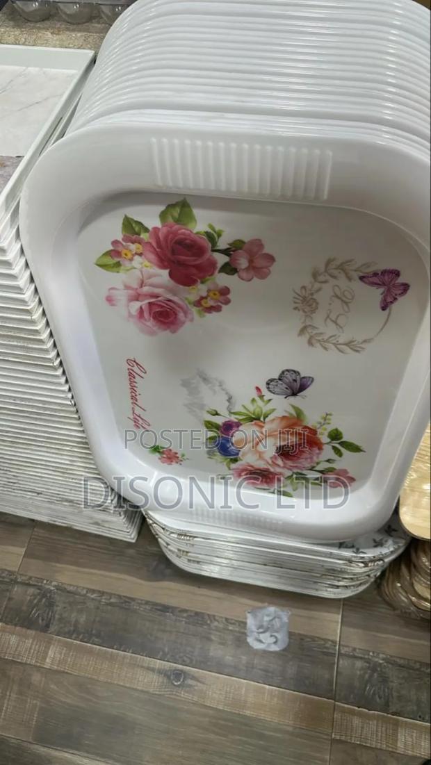 Plastic Serving Trays · Photo 3