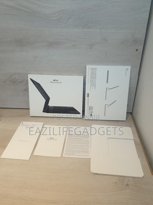 Brand New Magic Keyboard iPad Air 13 photo 2
