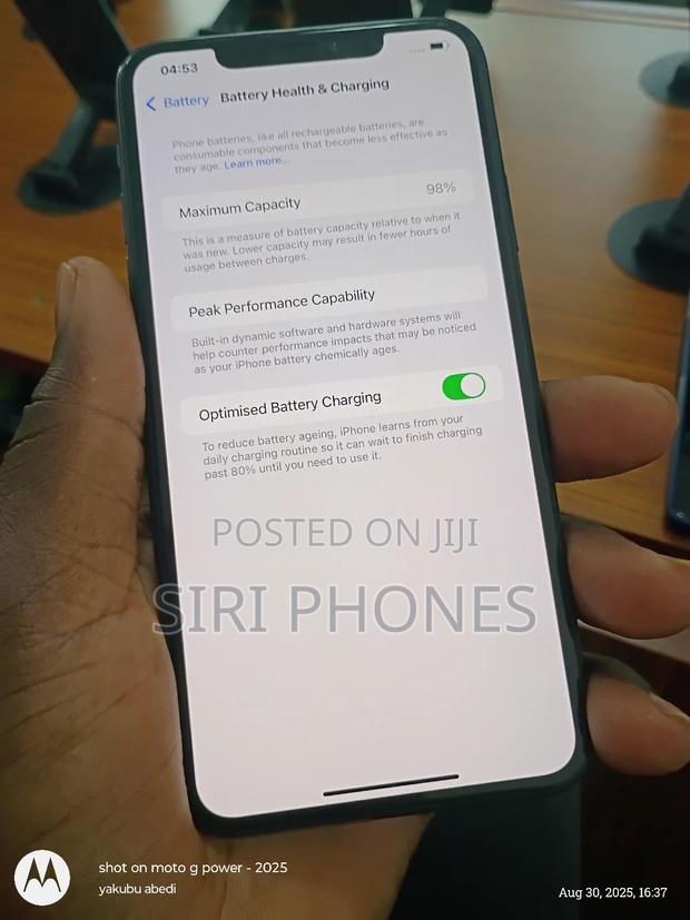 Apple iPhone 11 Pro Max 256 GB Gray · Photo 2