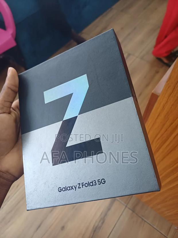New Samsung Galaxy Z Fold 3 256 GB Black · Photo 2