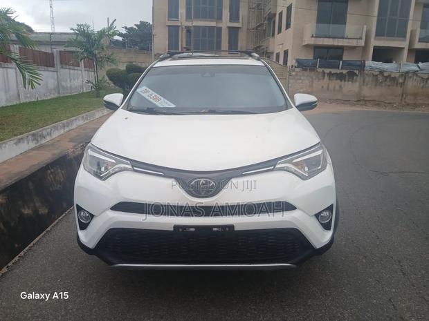 Toyota RAV4 2018 White
