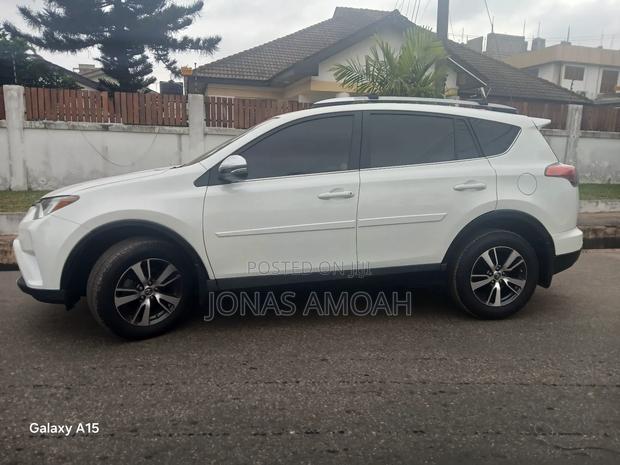Toyota RAV4 2018 White