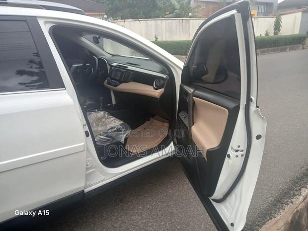 Toyota RAV4 2018 White