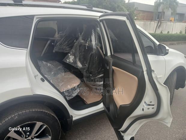 Toyota RAV4 2018 White