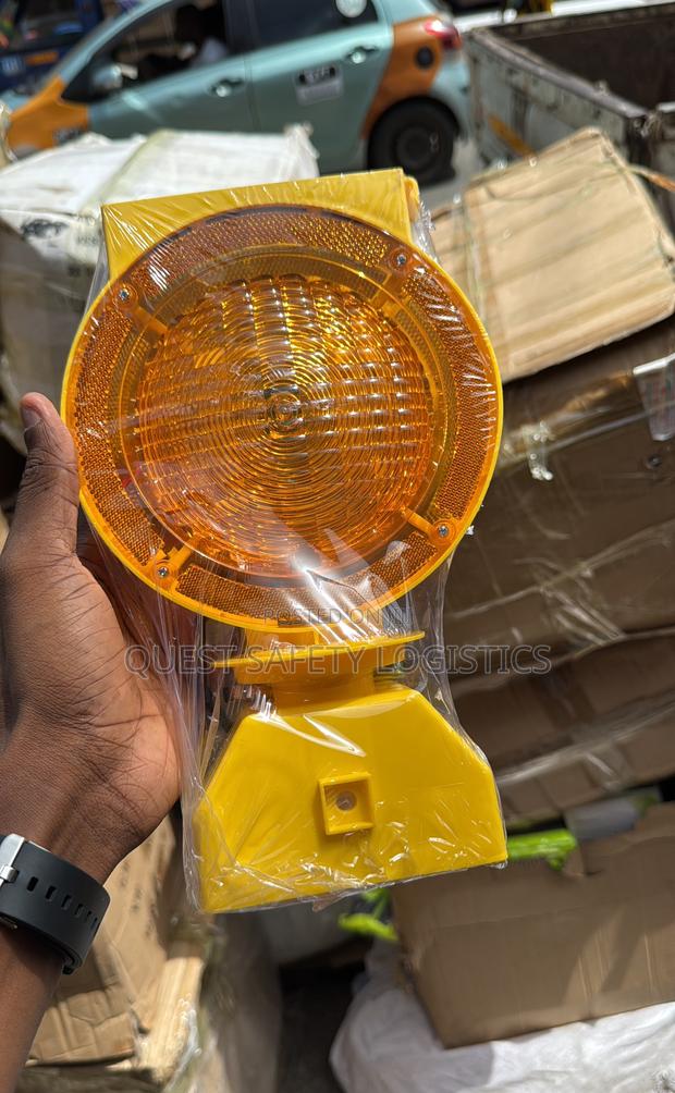 Construction Solar Light · Photo 2