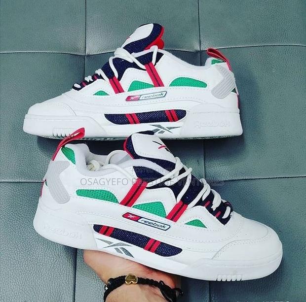 Classic Reebok Sneakers · Photo 3