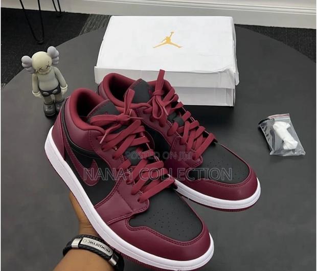 Air Jordan 1 Low “Dark Beetroot” Sneakers · Photo 3