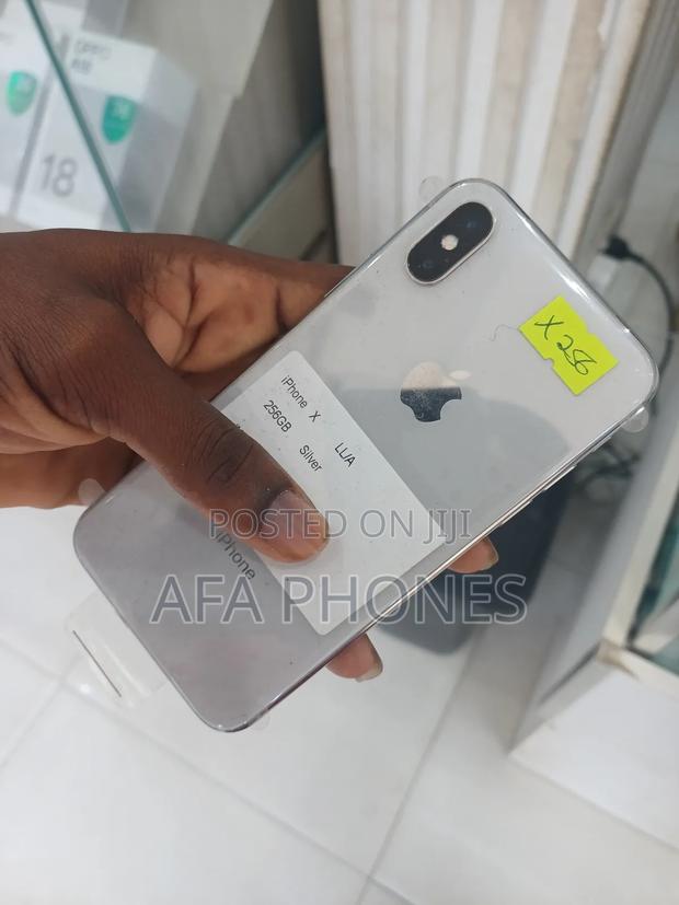 Apple iPhone X 256 GB Silver · Photo 4