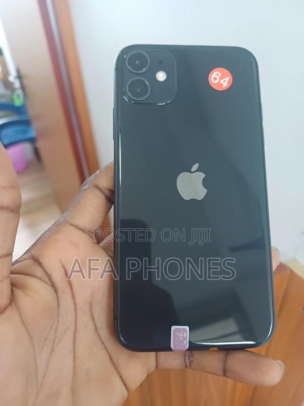 Apple iPhone 11 64 GB Black · Photo 2