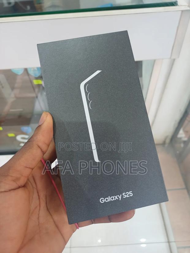 New Samsung Galaxy S25 256 GB Black photo 2