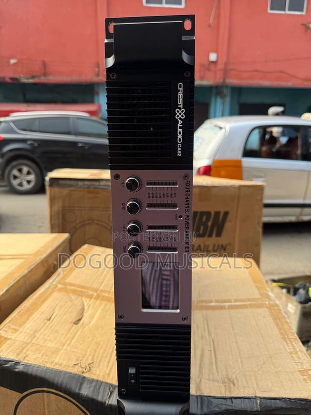 Crest-audio Ca52 4-channel Power Amplifier · Photo 3