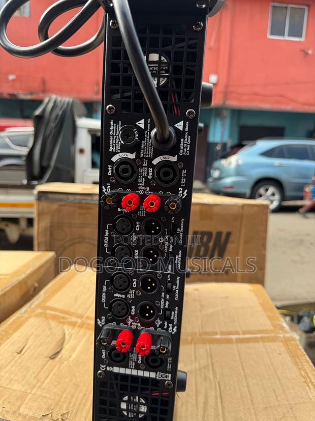 Crest-audio Ca52 4-channel Power Amplifier · Photo 4