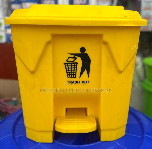 Yellow Pedal-Operated Trash Bin – 30l Waste Container · Photo 3